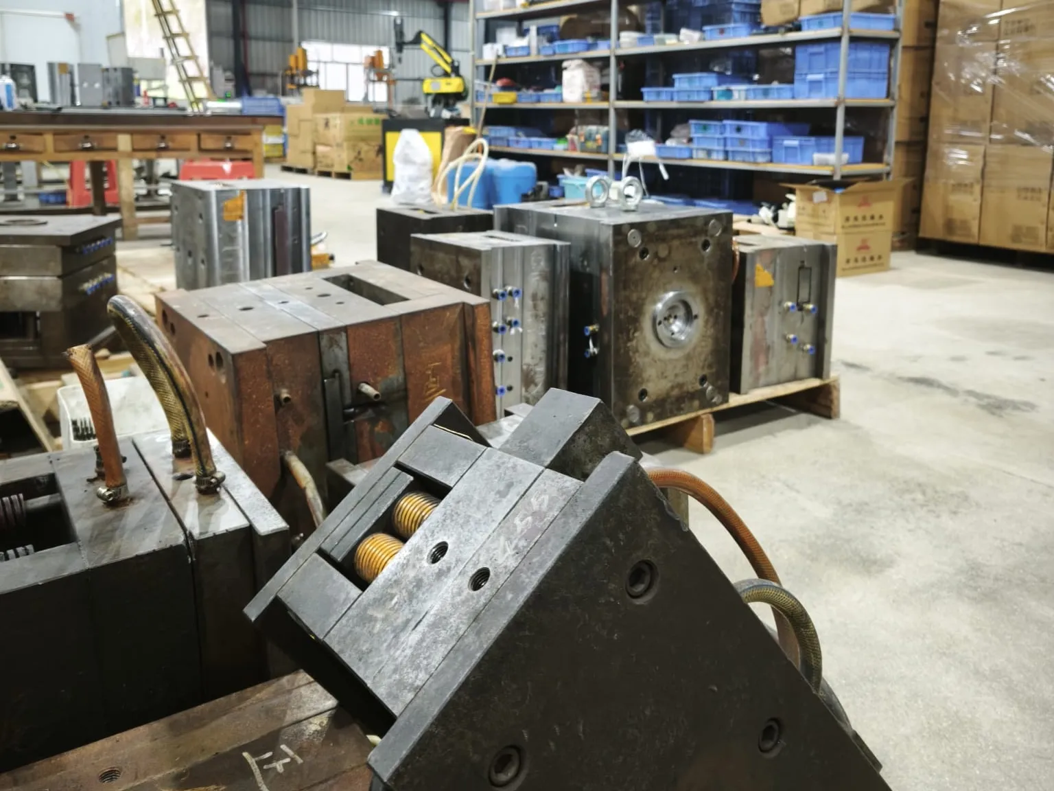 Injection mould bases and tooling blocks in the mould area